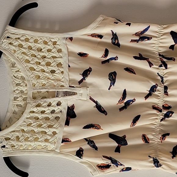 Esley Dress. Birds. NWT. Size Medium. - Picture 2 of 5